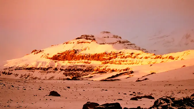 Cerro Leonera 4954m visto desde cancha de carrera - - Região metropolitana Santiago - Chile - 2008
